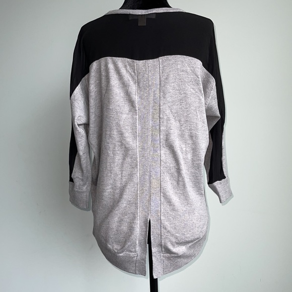 Michael Kors sweater. size S - Picture 2 of 4